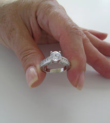 PRETTY DIAMOND DETAIL ACCENT ENGAGEMENT RING SETTING WITH PIERCED WORK