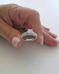 INTERESTING DIAMOND ENGAGEMENT RING SETTING