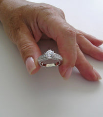 FEMININE TRADITIONAL DIAMOND ENGAGEMENT RING SETTING