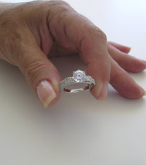 FEMININE DIAMOND ENGAGEMENT RING SETTING.