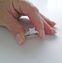 ELEGANT PRINCESS SHAPE DIAMOND ENGAGEMENT RING SETTING