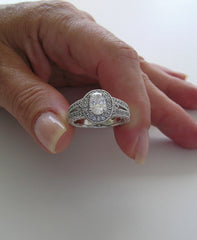 OVAL SHAPE DIAMOND ACCENT RING SETTING