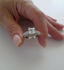 FEMININE RING SETTING FOR PRINCESS SHAPE STONE SET WITH ROUND DIAMONDS