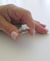 ELEGANT DIAMOND ACCENTED ENGAGEMENT RING SETTING FOR A ROUND CENTRAL STONE