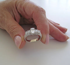 FIVE STONE ENGAGEMENT RING SETTING OR WEDDING RING MOUNTING