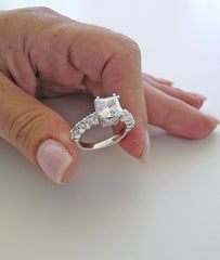 CHARMING PRINCESS CUT DIAMOND SETTING