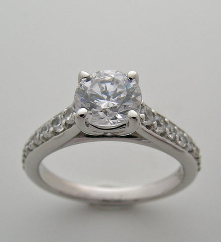 ELEGANT SOLITAIRE DIAMOND ACCENT RING SETTING