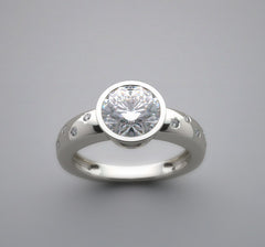 PRETTY BEZEL ENGAGEMENT RING SETTING WITH FLOATING DIAMONDS