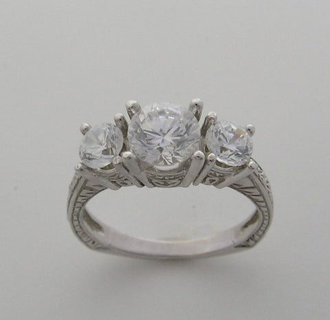 THREE STONE DIAMOND ENGAGEMENT RING SETTING DIAMOND AND ENGRAVING DETAILS