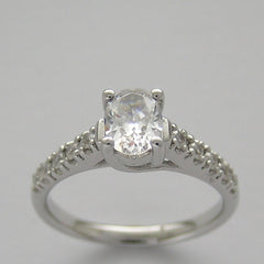 LOVELY DIAMOND OVAL SHAPE ENGAGEMENT RING SETTING