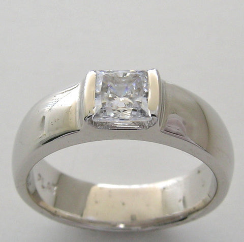 TAILORED SOLITAIRE PRINCESS OR SQUARE SHAPE ENGAGEMENT SETTING