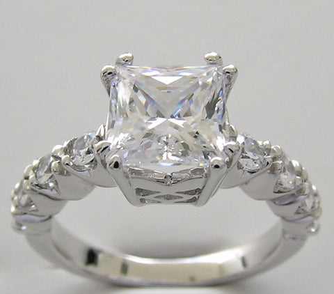 CHARMING PRINCESS CUT DIAMOND SETTING