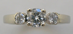 PRETTY THREE STONE DIAMOND ENGAGEMENT RING