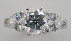 UNUSUAL ROUND AND HEART SHAPE DIAMOND ENGAGEMENT RING SETTING