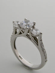 UNIQUE THREE STONE DIAMOND RING SETTING