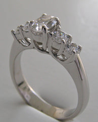 FIVE STONE ENGAGEMENT RING SETTING OR WEDDING RING MOUNTING