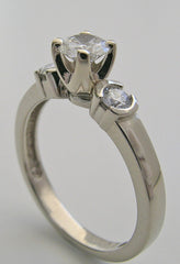 PRETTY THREE STONE DIAMOND ENGAGEMENT RING