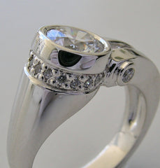 INTERESTING UNUSUAL CONTEMPORARY DIAMOND RING SETTING