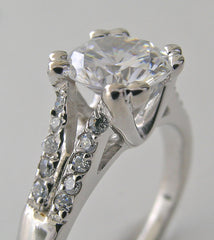 ELEGANT DIAMOND ACCENTED ENGAGEMENT RING SETTING FOR A ROUND CENTRAL STONE