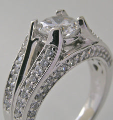 SPLIT SHANK DIAMOND ENGAGEMENT RING SETTING EXCLUSIVELY FOR ROUND STONE