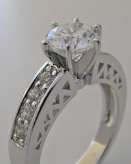 FEMININE TRADITIONAL DIAMOND ENGAGEMENT RING SETTING