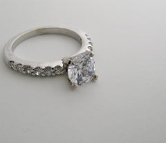 ENGAGEMENT RING SETTING WITH FEMININE DIAMOND ACCENTS