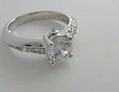 UNIQUE FEMININE ROUND DIAMOND ENGAGEMENT RING SETTING