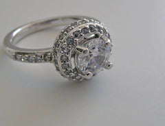 TRENDING HALO STYLE DIAMOND ENGAGEMENT RING SETTING