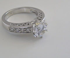 FEMININE TRADITIONAL DIAMOND ENGAGEMENT RING SETTING