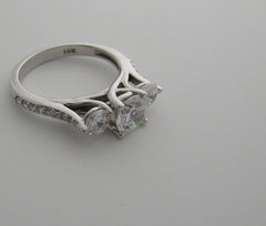 UNIQUE THREE STONE DIAMOND RING SETTING