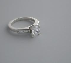 FEMININE SIMPLISTIC AND CLASSIC DIAMOND ACCENTED ENGAGEMENT RING SETTING