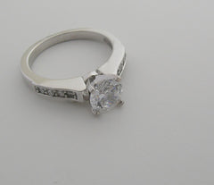 ENGAGEMENT RING SETTING TIMELESS ATTRACTIVE ELEGANT DIAMOND ACCENTS