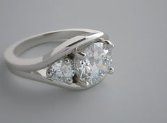 CHARMING ELEGANT THREE STONE DIAMOND ENGAGEMENT RING SETTING