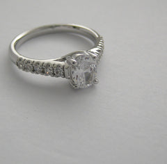 LOVELY DIAMOND OVAL SHAPE ENGAGEMENT RING SETTING