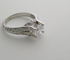 PRETTY SPLIT SHANK DIAMOND ACCENTED ENGAGEMENT RING SETTING