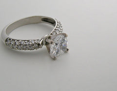 ELEGANT DIAMOND PAVE ENGAGEMENT RING SETTING