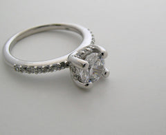 DIAMOND ENGAGEMENT RING SETTING FEMININE AND ELEGANT