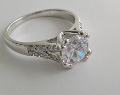 ELEGANT DIAMOND ACCENTED ENGAGEMENT RING SETTING FOR A ROUND CENTRAL STONE