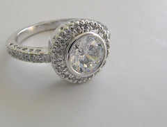 HALO ENGAGEMENT RING SETTING WITH DIAMND ACCENTS