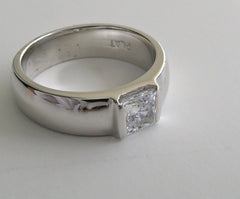 TAILORED SOLITAIRE PRINCESS OR SQUARE SHAPE ENGAGEMENT SETTING