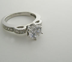 FEMININE DIAMOND ENGAGEMENT RING SETTING.